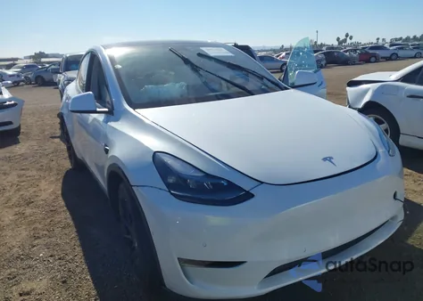 2022 Tesla Model Y из США, поврежденный, VIN 7SAYGDEE1NF554234